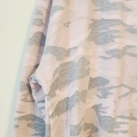 Splendid | Women's Pink Camo Print Crewneck Sweatshirt (Size Large) - Picture 6 of 11